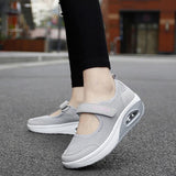 Women's stretchable breathable lightweight walking shoes