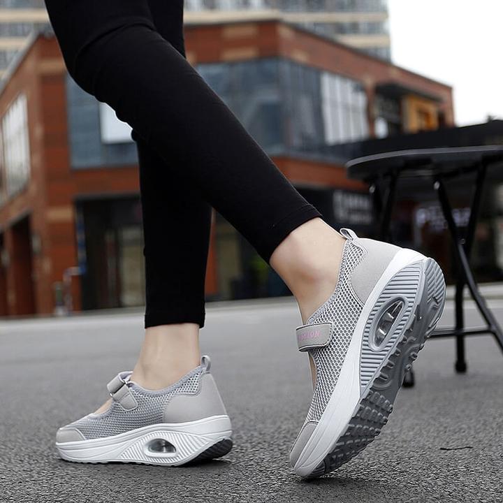 Women's stretchable breathable lightweight walking shoes