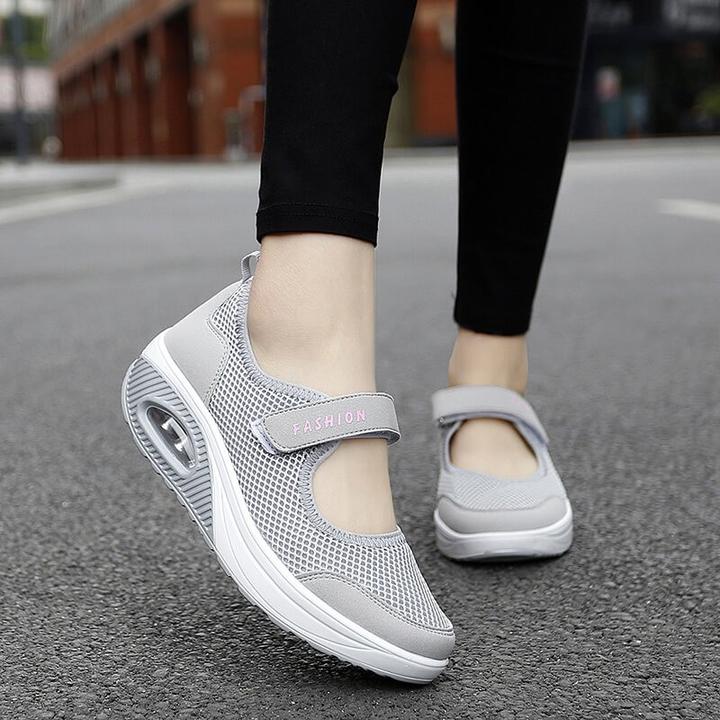 Women's stretchable breathable lightweight walking shoes