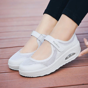 Women's stretchable breathable lightweight walking shoes