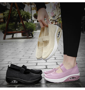 Women's lightweight slip-on sneakers