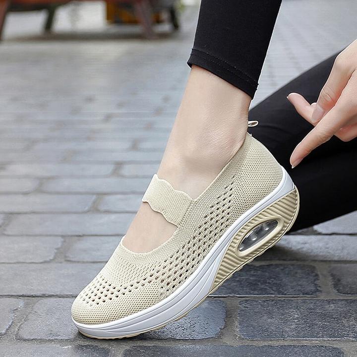 Women's lightweight slip-on sneakers