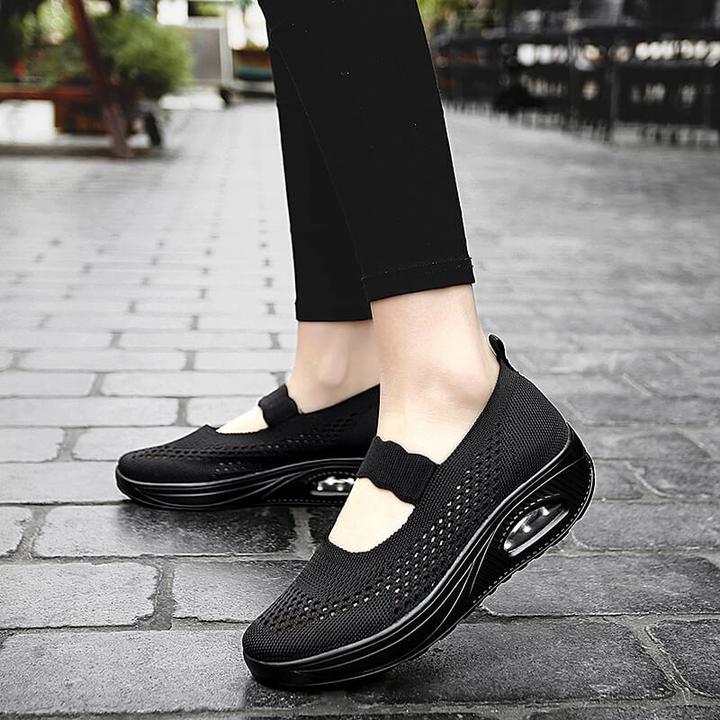 Women's lightweight slip-on sneakers