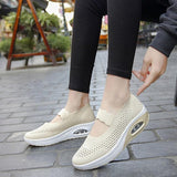 Women's lightweight slip-on sneakers