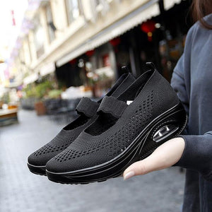 Women's lightweight slip-on sneakers